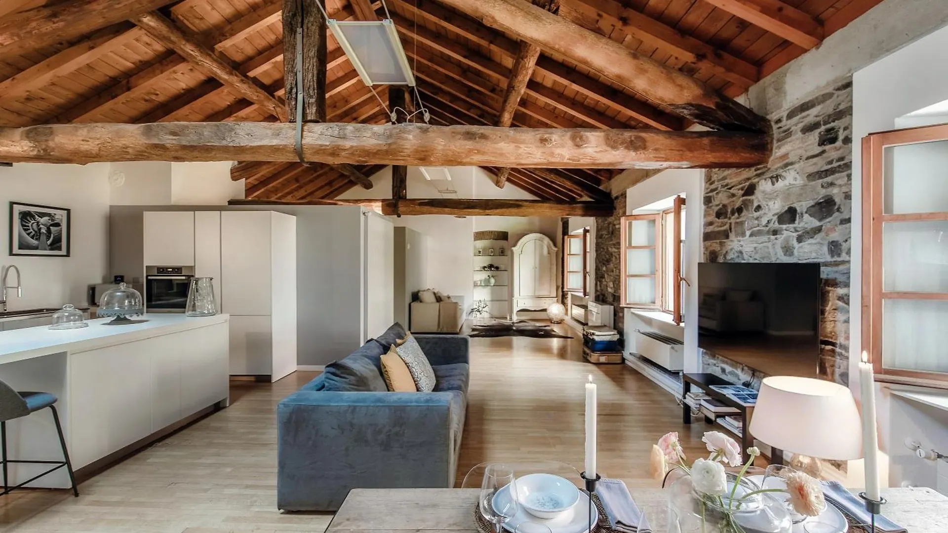 Corte Delle Rondini - byMyHomeInCôme 0*,  Italia
